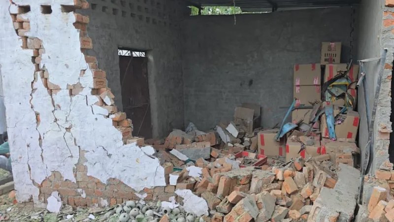 सहारनपुर: पटाखा फैक्टरी में विस्फोट से दो की मौत, लाइसेंस से ज्यादा रखा था विस्फोटक सामग्री का स्टॉक