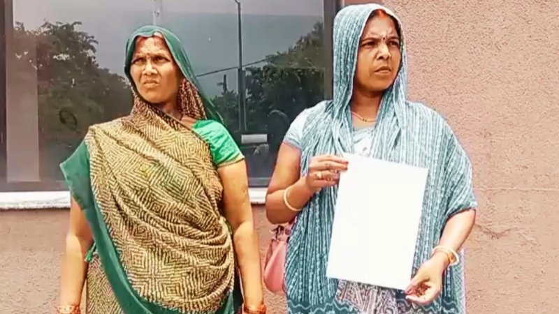सपा सांसद दरोगा प्रसाद सरोज पर ग्रामीणों ने लगाए अवैध कब्जे के आरोप, जांच की मांग