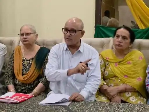 मुजफ्फरनगर: सुमन विहार रास्ता विवाद गहराया, बंद मार्ग को लेकर दो पक्ष आमने-सामने