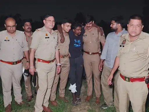 मुजफ्फरनगर में पुलिस-बदमाश मुठभेड़, पैर में गोली लगने से शातिर चोर घायल; साथी गिरफ्तार