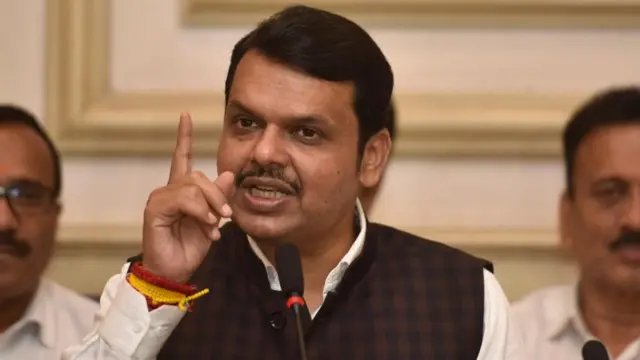 दिल्ली प्रदर्शन पर सियासत तेज, फडणवीस बोले- हिंसा पर होगी कार्रवाई, राउत ने उठाए सवाल