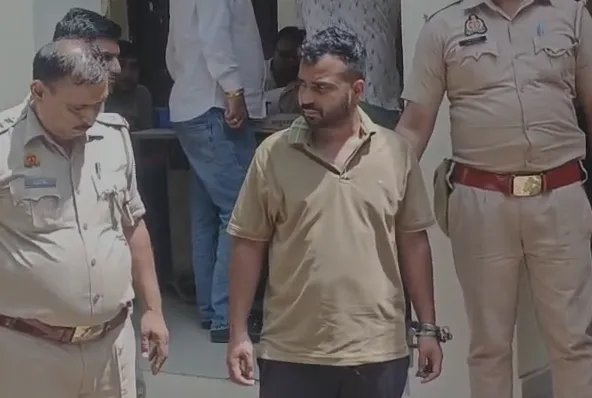 शामली: पुलिसकर्मी की पत्नी से चेन लूटने वाला बदमाश मुठभेड़ में गिरफ्तार, पैर में लगी गोली