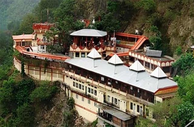 110 ग्राम चांदी चढ़ाई, रजिस्टर में दर्ज हुई सिर्फ 11 ग्राम! हिमाचल के बाबा बालक नाथ मंदिर का रिकॉर्ड सवालों में