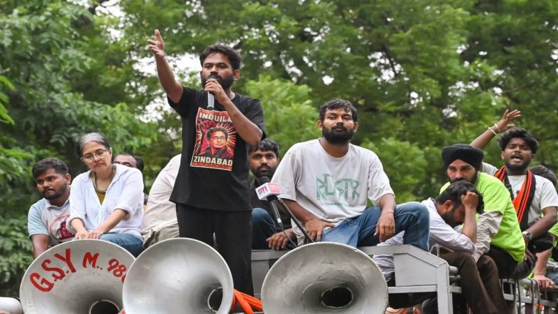 'वे हमें उलझा रहे थे': अभिजीत दीपके का सरकार पर आरोप, बोले- नड्डा के घर किया गया नजरबंद