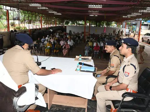 मुजफ्फरनगर पुलिस की बड़ी सफलता, 131 गुम मोबाइल बरामद कर मालिकों को लौटाए