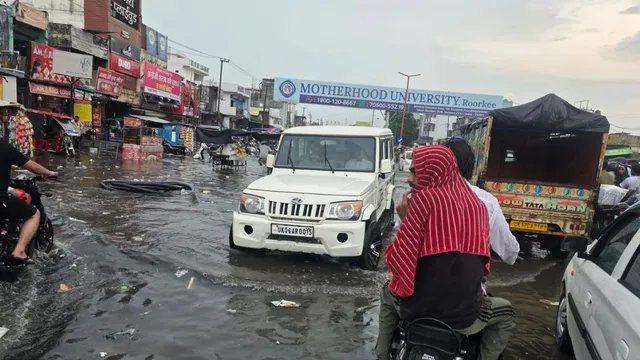 रुड़की: एक घंटे की बारिश से शहर जलमग्न, जलभराव ने खोली निकासी व्यवस्था की पोल