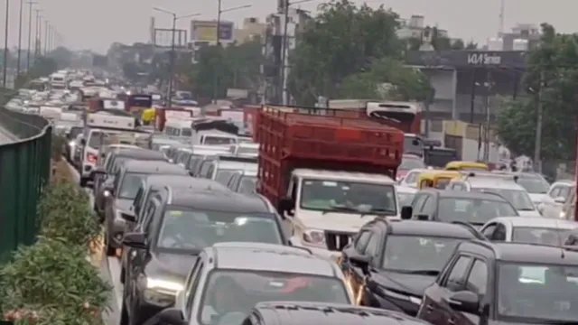 मानसून का कहर: गुरुग्राम से मुंबई तक बारिश ने बढ़ाई मुश्किलें, सड़कों पर लगा लंबा जाम