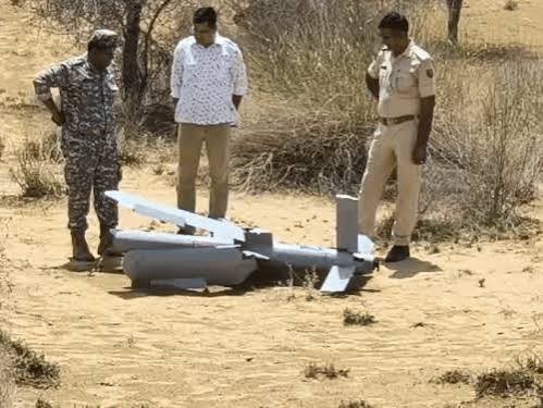 बीकानेर के खेत में मिला संदिग्ध ड्रोन, पुलिस और आर्मी इंटेलिजेंस ने शुरू की जांच