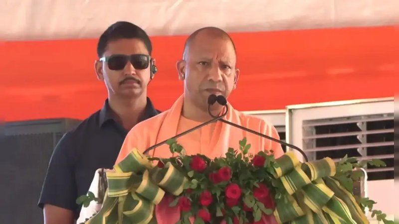 शामली में गरजे CM योगी, बोले- सपा और कांग्रेस जिन्ना के उपासक, इन्होंने कराया कैराना से पलायन