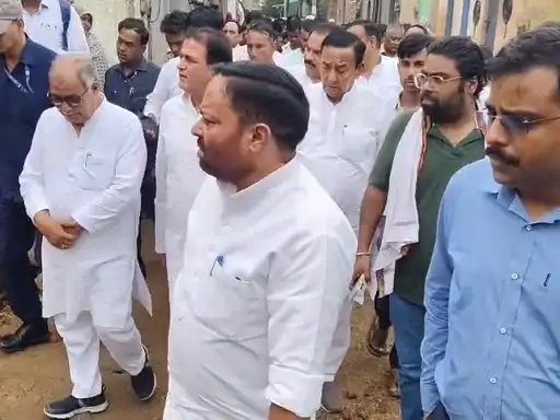 हबीबपुर पहुंचे कैबिनेट मंत्री अनिल कुमार, कच्चे और जर्जर मकानों का सर्वे कराने के दिए निर्देश