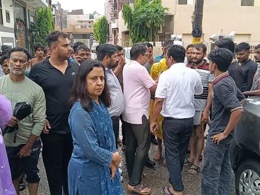 मुजफ्फरनगर में जलभराव पर बवाल, चेयरमैन आवास पहुंचकर लोगों ने किया प्रदर्शन
