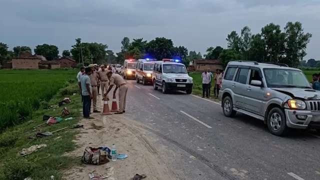 जेवर में दर्दनाक सड़क हादसा, धान की रोपाई कर लौट रहे 3 मजदूरों को स्कॉर्पियो ने कुचला