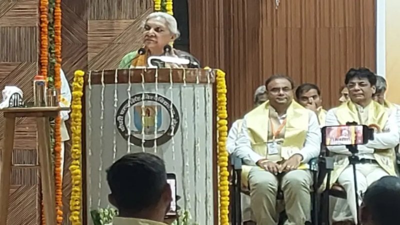 CCSU दीक्षांत समारोह में राज्यपाल आनंदीबेन पटेल का संदेश- नौकरी नहीं, रोजगार देने वाले बनें युवा