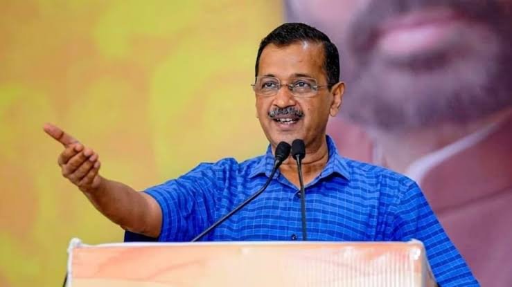 छात्रों से मिलने अस्पताल पहुंचे केजरीवाल, बोले- 70-80 हिरासत में लिए युवाओं को छुड़वाया