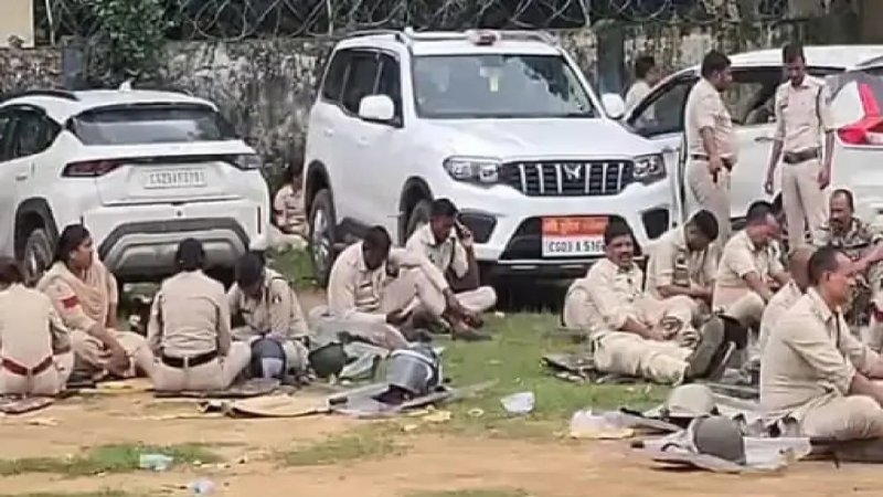सूरजपुर में भूमि अधिग्रहण विवाद हिंसक, ग्रामीणों के पथराव में DSP समेत 24 पुलिसकर्मी घायल