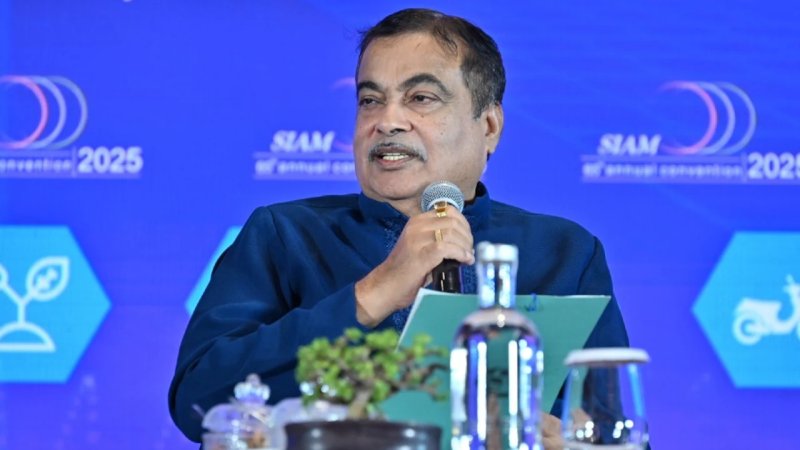 E20 पेट्रोल विवाद पर नितिन गडकरी का जवाब, बोले- एक भी वाहन बताएं जिसे नुकसान हुआ हो