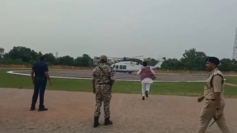 एमपी: VIP काफिले में पीछे छूटे मंत्री, CM मोहन यादव के हेलीकॉप्टर तक पहुंचने के लिए लगानी पड़ी दौड़