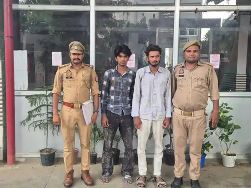 मुजफ्फरनगर में युवती से छेड़छाड़ करने वाले दो आरोपी गिरफ्तार, दो चाकू बरामद