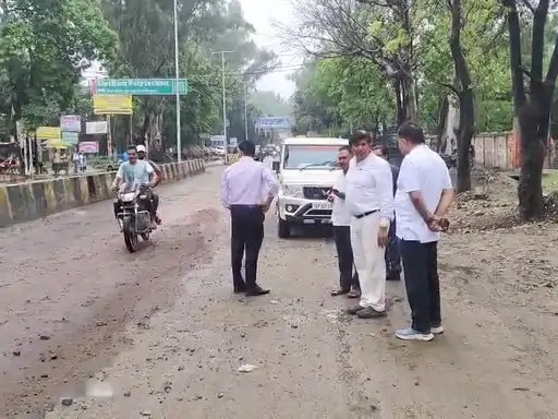 मुजफ्फरनगर: बारिश में तालाब बनी रुड़की रोड, कांवड़ मार्ग की तैयारियों की खुली पोल