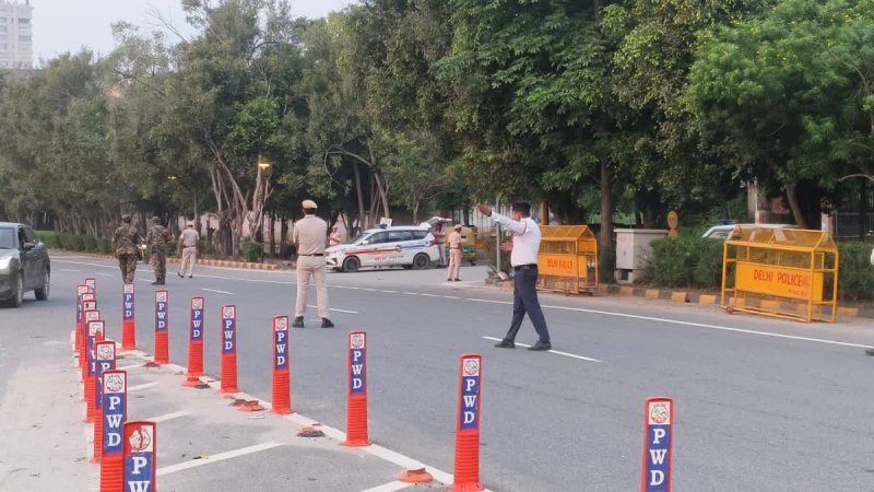 15 अगस्त से पहले दिल्ली में सुरक्षा बढ़ी, लाल किले पर फुल ड्रेस रिहर्सल के चलते ट्रैफिक डायवर्जन