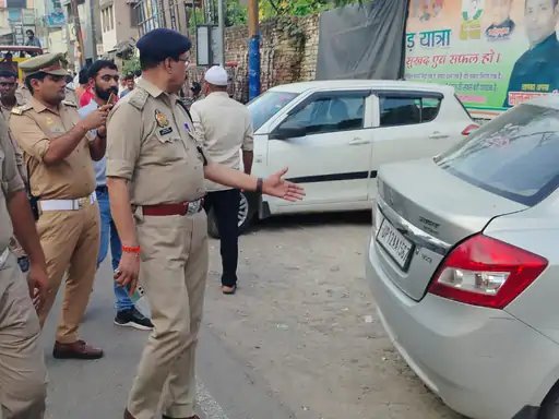 मुजफ्फरनगर में ट्रैफिक पुलिस का सघन अभियान, 322 वाहनों के चालान; अतिक्रमण भी हटाया
