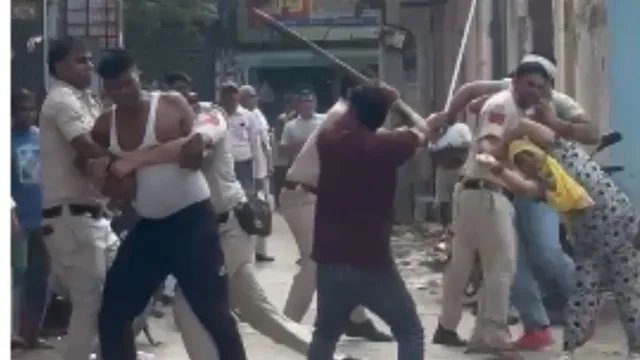 बाहरी दिल्ली में पुलिसकर्मियों पर हमला, तीन घायल; 17 वर्षीय किशोर पकड़ा गया