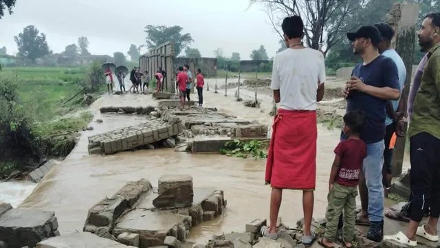 सिंगरौली में मूसलाधार बारिश का कहर, NH-39 का हिस्सा कटा; फसलें जलमग्न