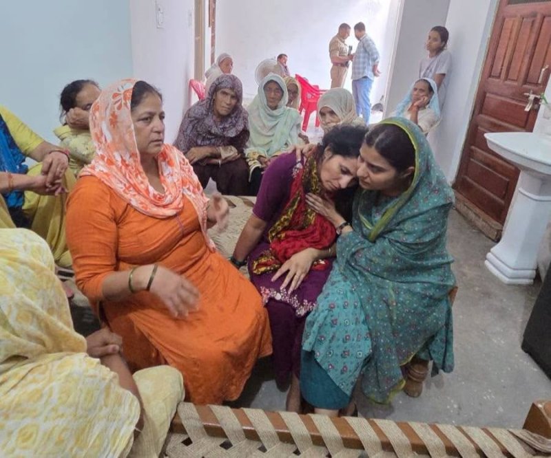 अंकित बालियान के घर पहुंचीं सपा सांसद इकरा हसन, बोलीं- जल्द खुलासा नहीं हुआ तो धरने पर बैठूंगी