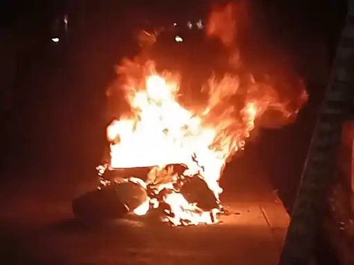 मुजफ्फरनगर में चलती स्कूटी में लगी आग, दंपती ने समय रहते उतरकर बचाई जान