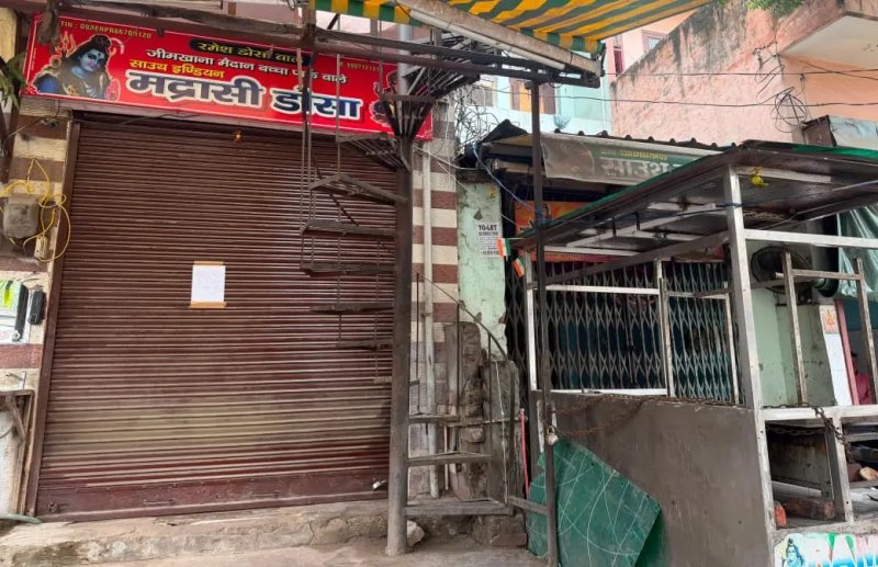 मेरठ के मद्रासी डोसा रेस्टोरेंट के सांभर में मिला कीड़ा, DM के आदेश पर सील