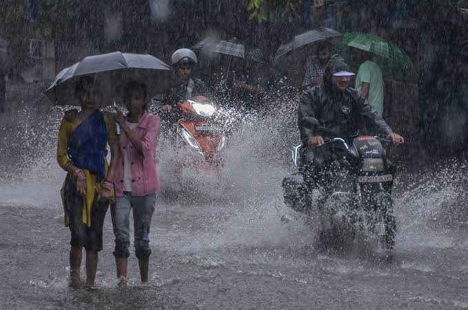 यूपी में मानसून का जोर, प्रतापगढ़-प्रयागराज में 100 मिमी से ज्यादा बारिश; 4 जिलों में ऑरेंज अलर्ट