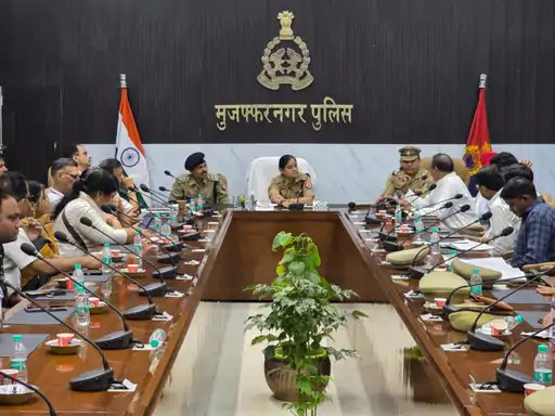 मुजफ्फरनगर में व्यापारियों संग पुलिस की सुरक्षा गोष्ठी, साइबर ठगी से बचने की दी जानकारी