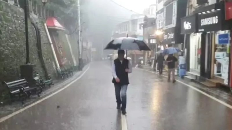 हिमाचल में फिर बरसेंगे बादल, कांगड़ा-मंडी समेत कई जिलों में भारी बारिश का अलर्ट; भूस्खलन का खतरा