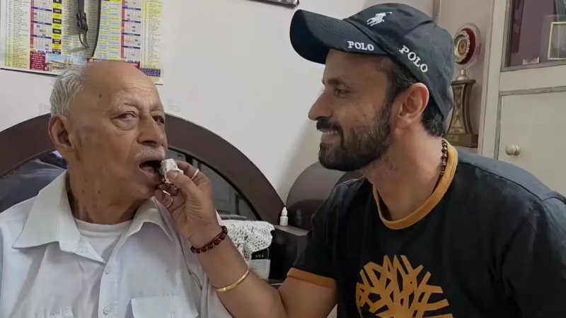 'द कपिल शर्मा शो' के कॉमेडियन राजीव ठाकुर के पिता का निधन, कृष्णा अभिषेक ने स्थगित किया इंदौर शो
