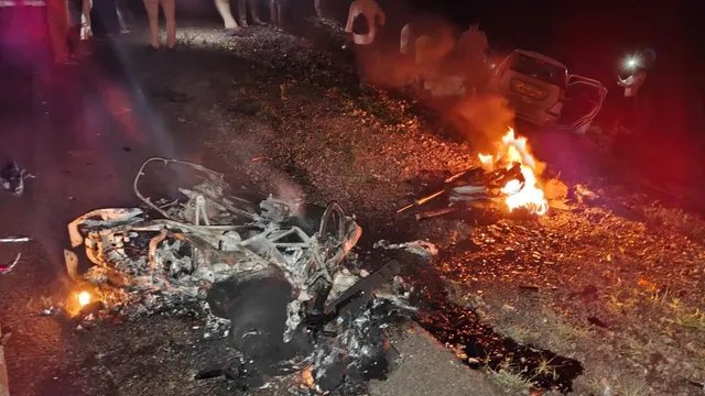 मध्य प्रदेश में दर्दनाक हादसा, कार से टकराते ही धू-धू कर जली बाइक; दो दोस्तों की मौत