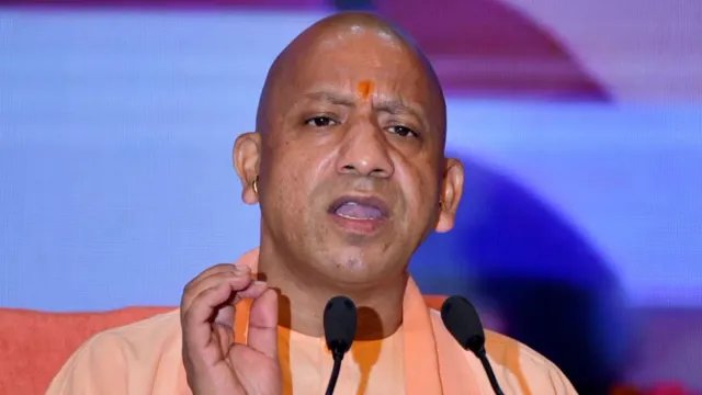 रायबरेली में CM योगी का कांग्रेस पर हमला, बोले- इनके सामने गिरगिट भी शरमा जाता है