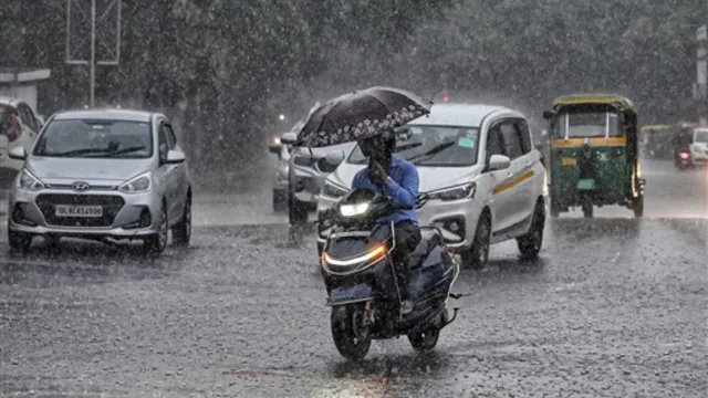 मध्य प्रदेश में स्कूल बंद, यूपी की नदियां उफान पर; दिल्ली में 8 दिन में औसत से ज्यादा बारिश
