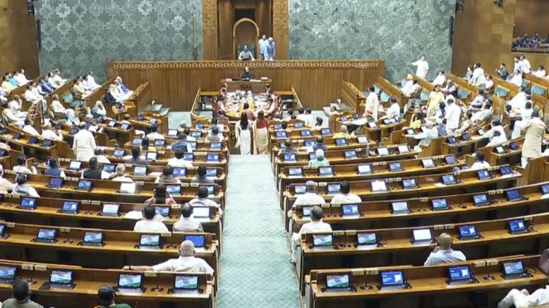 मानसून सत्र में हंगामा: 15 बैठकों में 88 बार स्थगित हुई संसद की कार्यवाही