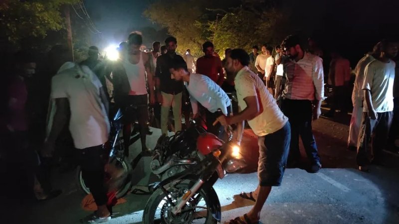 आगरा में दर्दनाक सड़क हादसा, अज्ञात वाहन की टक्कर से दंपती की मौत