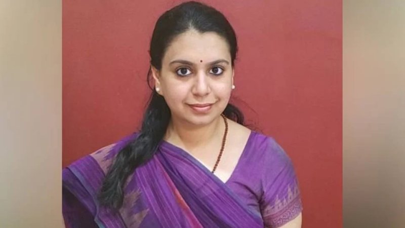 IAS दिव्या मित्तल ने 13 साल की प्रशासनिक सेवा के बाद दिया इस्तीफा, भावुक पोस्ट में बताई वजह