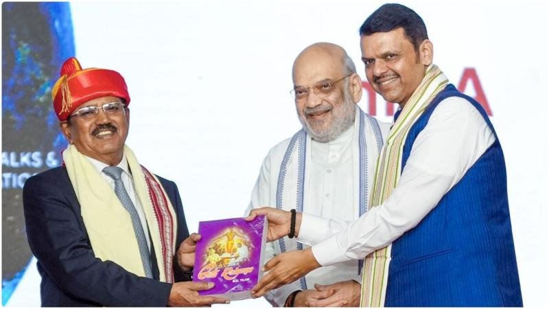 पुणे में सम्मानित हुए NSA अजीत डोभाल, बोले- युवाओं को राष्ट्रहित को सर्वोपरि रखना चाहिए
