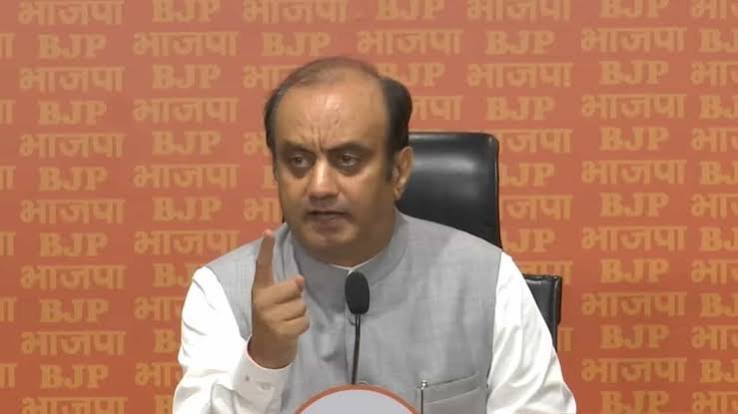 सुधांशु त्रिवेदी का राहुल गांधी पर तंज, कहा- डरें नहीं, संसद में गृह मंत्री का भाषण सुनें