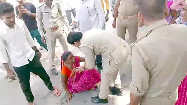 बरेली कलेक्ट्रेट पर चार महिलाओं ने किया आत्मदाह का प्रयास, प्लाट पर कब्जे का आरोप