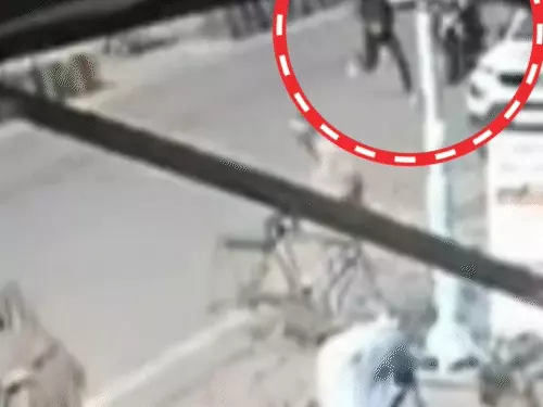 बुढ़ाना में तेज रफ्तार बाइक ने युवक को मारी जोरदार टक्कर, कई फीट दूर जा गिरा शख्स
