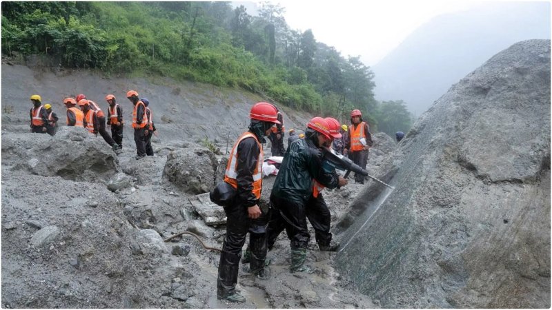 नेपाल में बाढ़-भूस्खलन से तबाही, जलविद्युत सुरंग में फंसे लोगों के रेस्क्यू में जुटी टीम