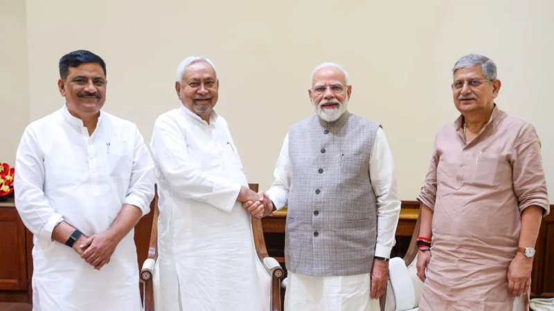 बांकीपुर में BJP की हार के बाद PM मोदी से मिले नीतीश कुमार, बिहार की सियासत में चर्चाएं तेज