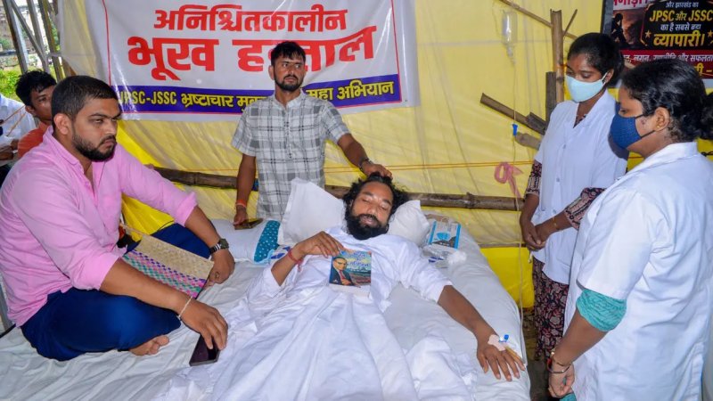 JPSC-JSSC आंदोलन के बीच सरकार की पहल, देवेंद्र नाथ महतो से अनशन खत्म करने की अपील
