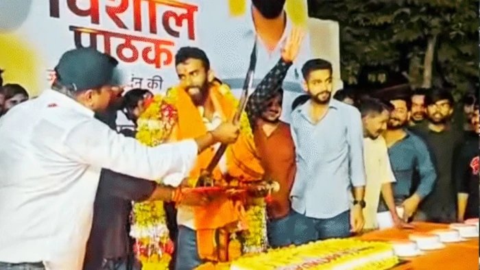 तलवार लहराई, उसी से काटा केक और Instagram पर डाला वीडियो; भोपाल में युवक पर FIR