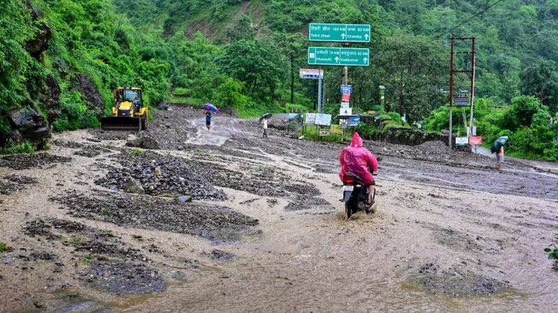 देहरादून-टिहरी में भारी बारिश का ऑरेंज अलर्ट, स्कूल बंद; कैम्पटी फॉल में हादसा