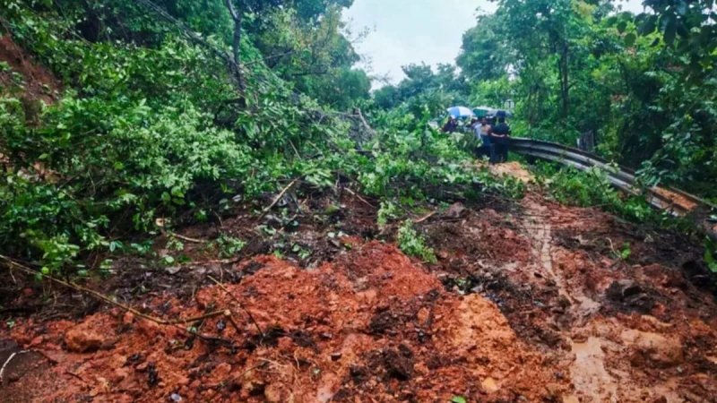 भारी बारिश से कर्नाटक के शिवमोग्गा में भूस्खलन, एक ही परिवार के तीन लोगों की मौत